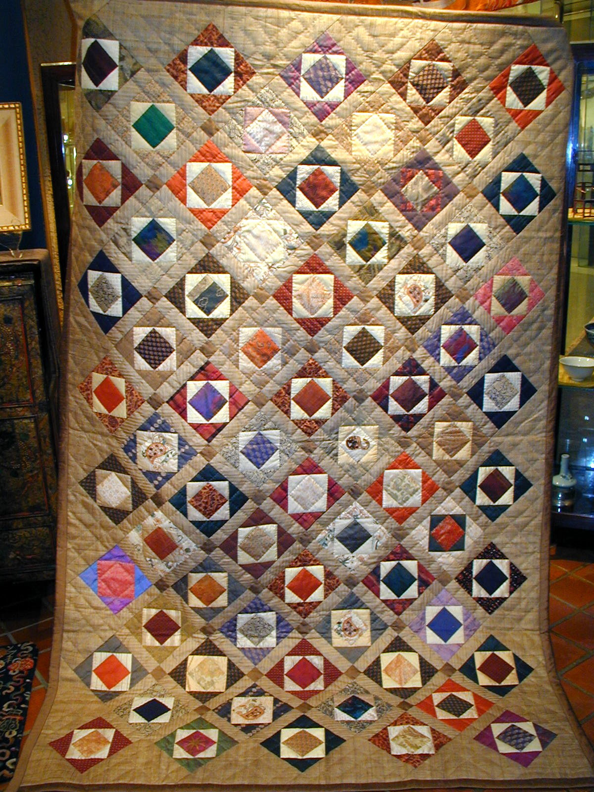 Q1-2 Beige ground Silk Quilt with square dance pattern